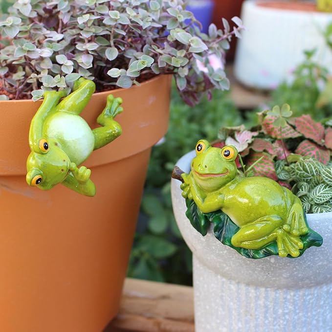 Set of 2 Funny Frog Statues Outdoor Flower Pot Hugger, Resin Hanging Frog by JARPSIRY