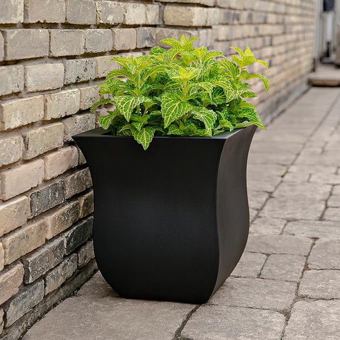 Mayne 5873-B Polyethylene Planter - Image 3